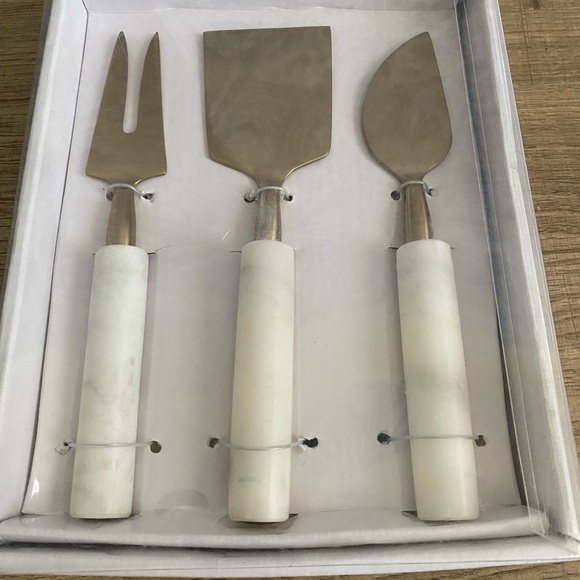 THIRSTYSTONE
Gold Cheese Tools with Handles Set, 3 Pieces - Picture 4 of 5